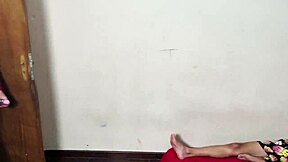 Entiado empolga massageando madrasta com bunda maior