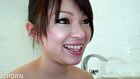 야, 섹시 란제리 일본 여자, 욕실 섹스 준비됐어? 크림파이 야생 JAV 쓰리섬 하자!
