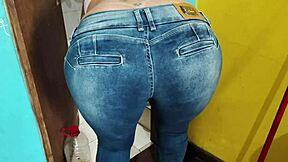 Entiado empolga massageando madrasta com bunda maior