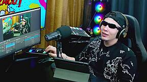 A ninfeta avalia o mastro do ruan e deu nota