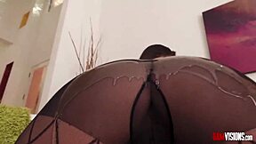 小柄アジアのアンジェリーナ・ムーンに中出し！剃毛マンコ