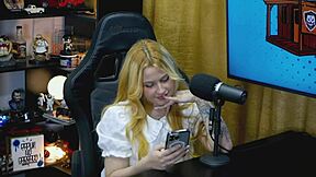 A ninfeta avalia o mastro do ruan e deu nota