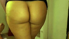 mira que culo más rico y como monta esta zorra