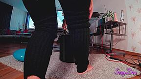 yo, why’s this big butt milf squirting so hard?