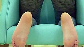 Teen babe teases her sugar daddy intensely in leggings during workout