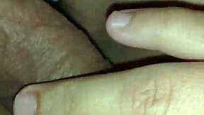 Gostosa roçando! Watch her hardcore masturbation in lingerie.