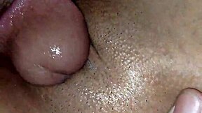 Gostosa roçando! Watch her hardcore masturbation in lingerie.