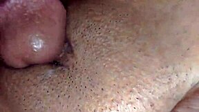 Gostosa roçando! Watch her hardcore masturbation in lingerie.