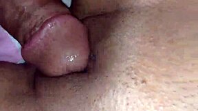 Gostosa roçando! Watch her hardcore masturbation in lingerie.