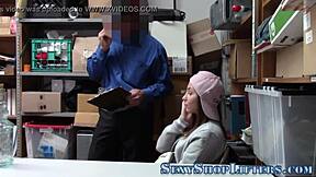 Yo, puștoaica hoț în magazine primește facial dezordonat!