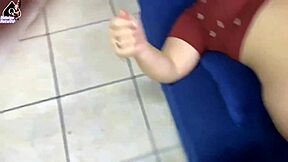 Wife has sex with the tattoo artist in front of her cuckold husband parte 01