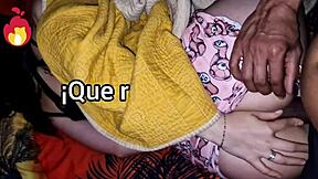 Mi pequeño hermanastro viene a escondidas para que le quite la virginidad, huh?