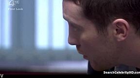 Rebecca Atkinson topless dalam adegan blowjob Shameless-UK S07E11