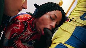 Wolverine come o cu do deadpool e homem aranha e ainda engolem o leite