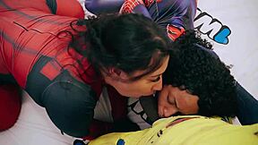 Wolverine come o cu do deadpool e homem aranha e ainda engolem o leite