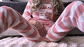 Ever Seen an Asian Teen 18+ Squirt from Hairy Pussy Fingering Close Up?