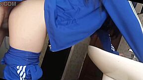 요, 학교 화장실에서 빠른 액션 하는 여학생 녹화 중 너무 위험해!