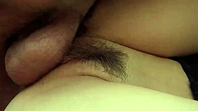 작은 아시안 처녀 18세 이상 젊은 여자가 배 투어에서 늙은 남자 유혹해서 크림파이 😏