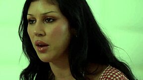 Petite babes Queenie Sateen and Jane Wilde scissor and lick each other to orgasm 😘