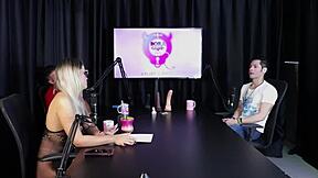 Blonde Feels Heat And Strips After Guest's Comment 😈