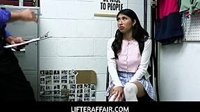 Lifteraffair - Teen 18+ Penelope Woods Offers Blowjob for Freedom