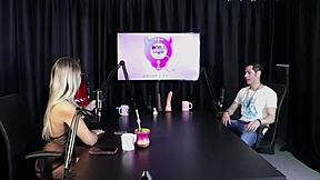 Blonde Feels Heat And Strips After Guest's Comment 😈