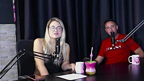 Blonde Feels Heat And Strips After Guest's Comment 😈