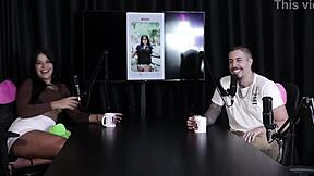 Gostosa reveals breasts and pussy in jerk-off game, he shows dick after Tinder matches in sheer red