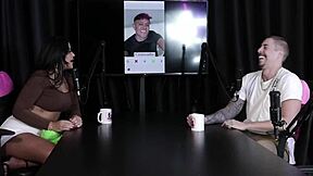 Gostosa reveals breasts and pussy in jerk-off game, he shows dick after Tinder matches in sheer red