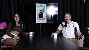 Gostosa reveals breasts and pussy in jerk-off game, he shows dick after Tinder matches in sheer red