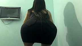 i'm watchin this college girl do her ass workout in a skirt, her big asian ass looks so good