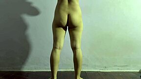 damn, check out this fine ass amateur girl working out at home