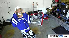 hockey-loving blonde teen kenzie kai gets fucked by her boyfriend 😍