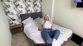 Pernah Tengok Blonde Muda 18+ Pakai Cermin Mata Tunggang Batang Dalam POV?