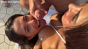 ORG�A EN LA MANSI�N PLAYBOY DOBLE PENETRACI�N Y ORALFUCK