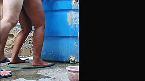 me salio caro ba�arme en el patio termine con el culo full de semen 😩