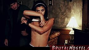 فتاة 18+ تظهر صدر كبير أول مرة فتاة لاتينية صغيرة فقيرة جينا