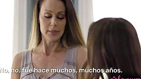 モレナがカーブィーな隣人の大きなおっぱいをレズセックスで楽しむ 😍