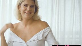 petite australian milf displays round tits and sandy bubble butt 😊