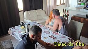 fudendo duas bucetas gostosas at� elas esguichar