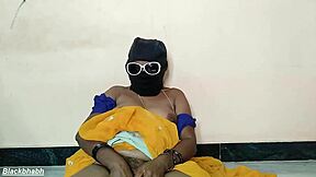 South Mallu Aunt Takes Big Banana In Pussy