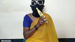 South Mallu Aunt Takes Big Banana In Pussy