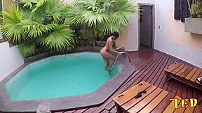 Dando uma na piscina com a atriz novata - alice lemes