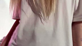 Step sis bravely deepthroats my cock in detailed scene