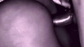 Tip dominira nad krivuljasto najstnico 18+ z ogromnim kurcem