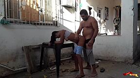 Fudendo no quintal com a baby-sitter- anal teen 18+ rough and intense