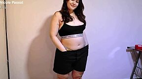 hey, cute chubby babe spreadin’ her nasty asshole just for ya, ya know!