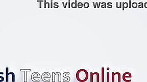 Věříš, že tahle 18letá olizuje prdel svému nevlastnímu tátovi v prádle?