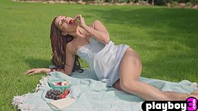 i'm a petite latina girl posing with my stunning body exposed