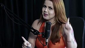 Isadora Closel shares her exhibitionist experiences and carnival plans in an interview.